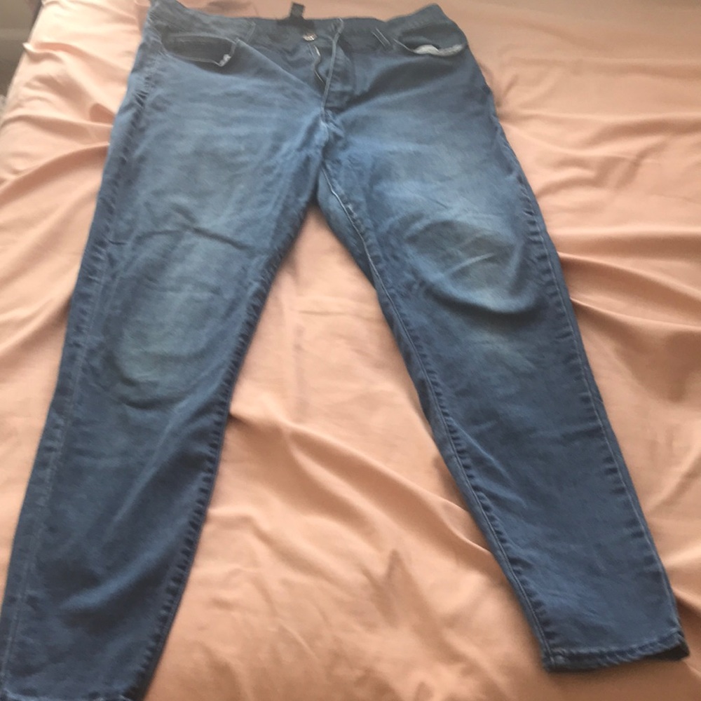 Regular blue jeans